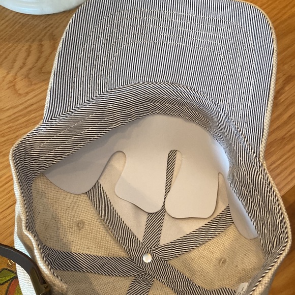 Classic Ball Cap - Cream colored, adjustable & NEW - Picture 3 of 3